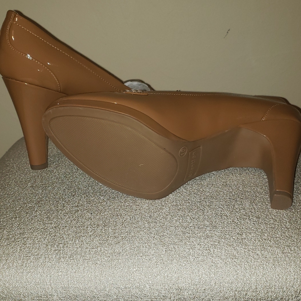 Shoes - Picture 5 of 7